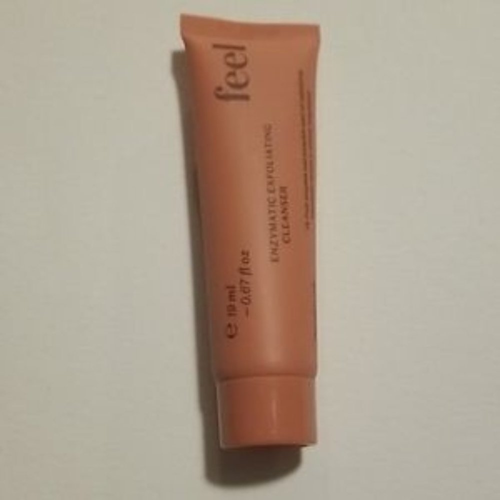 FEEL BEAUTY - Enzymatic Exfoliating Cleanser